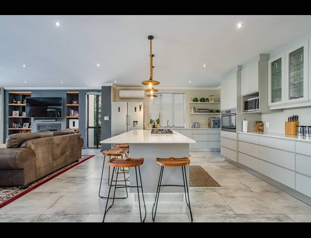 3 BEDROOM HOUSE RENTED IN PEARL VALLEY GOLF & COUNTRY ESTATE